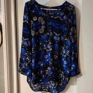 Express Women's Black and Blue Floral Chiffon Blouse